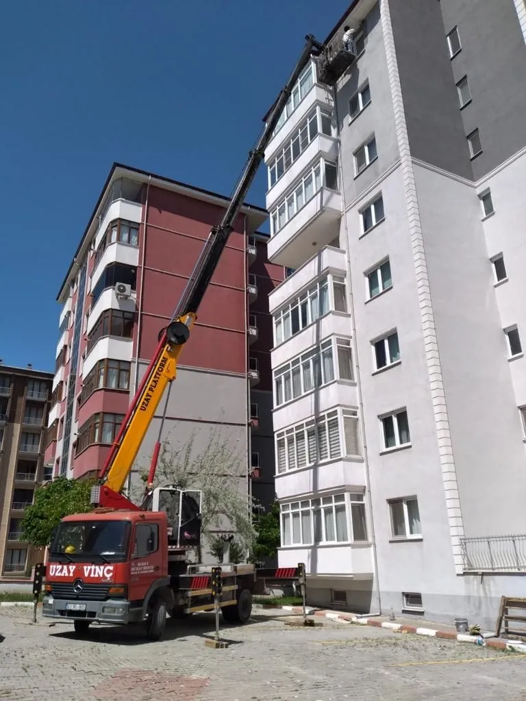 Çatıya kiremit verme - Uzay vinç edirne